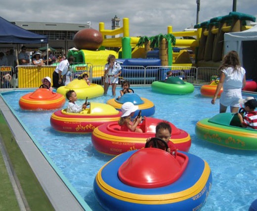 Small kiddy bumper boat for pool