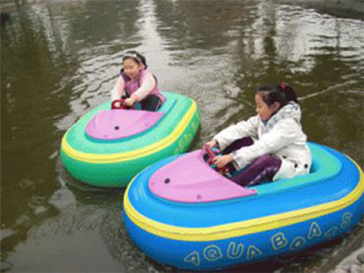 Inflatable water bumper boats for kids